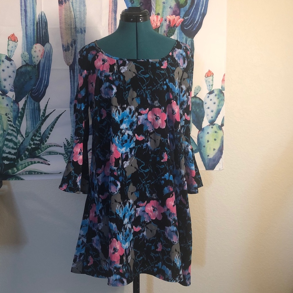 S JustFab floral flowy dress
